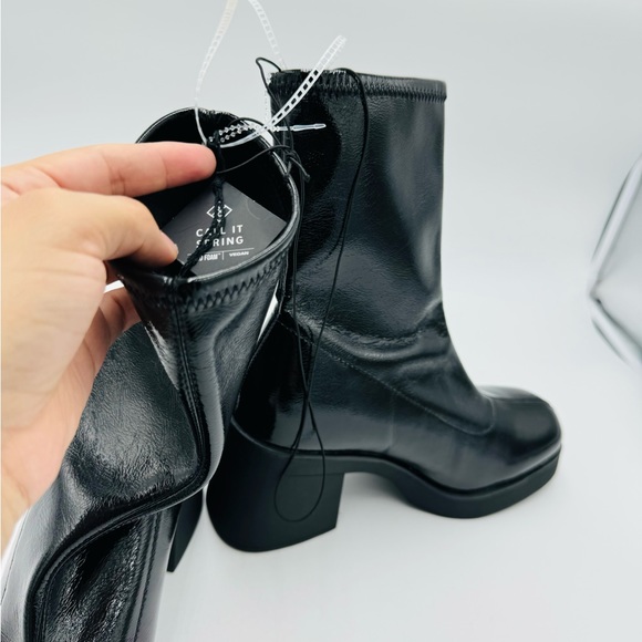 NEWCall It Spring Shauna Crinkle Black Patent Faux Leather Lugged Platform Boots - Picture 7 of 10